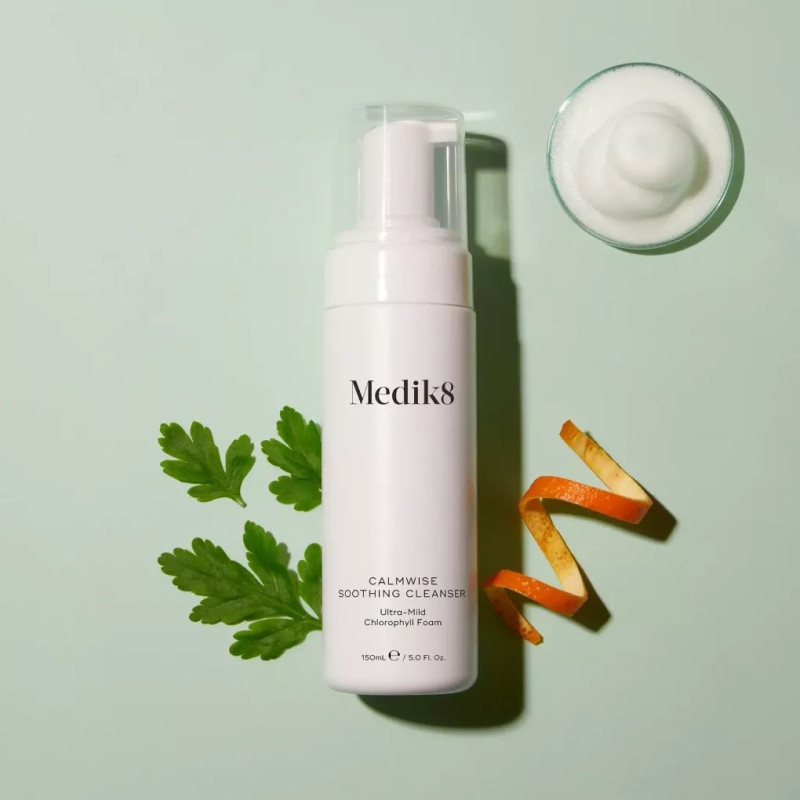 Ніжна пінка для очищення чутливої шкіри MEDIK8 Calmwise Soothing Cleanser 150 мл